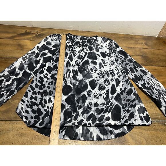 VTG St. John Black Gray Animal Print Silk Faux Wrap Blouse Top 4 - Picture 9 of 13